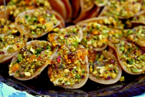 لماذا سميت «القطايف» بهذا الإسم؟