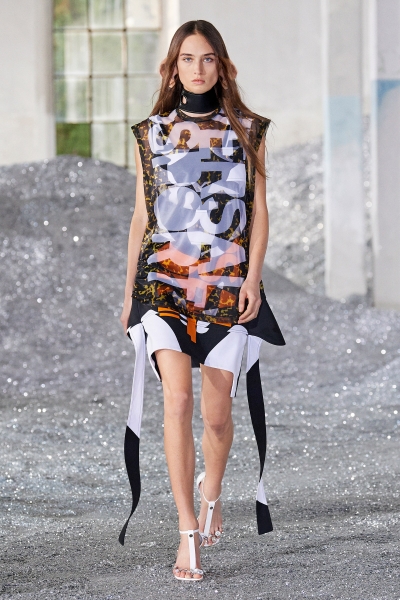 مجموعة Burberry لربيع وصيف 2022 بغريزة الحيوان