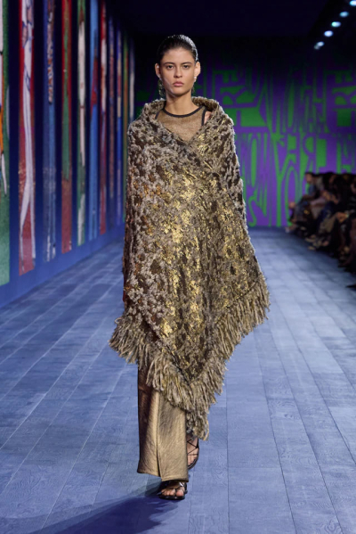 الأنوثة الطاغية والجمال الساحر في مجموعة Dior لشتاء 2024-2025