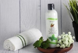 شامبو الشاي الأخضر لشعر ناعم ولامع