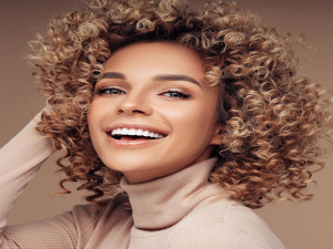 اطلالتك الجديدة  بشعر كيرلي ومموج