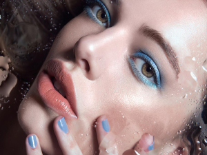 ألوان البحر موضة مكياج 2024