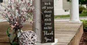 لماذا عليك خلع حذائك عند باب المنزل؟!