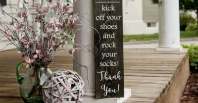 لماذا عليك خلع حذائك عند باب المنزل؟!