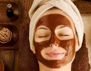 قناع الشوكولاته يزيد وجهك جمالاً وإشراقاً