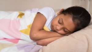 علامات اكتئاب الأطفال وكيفية علاجها