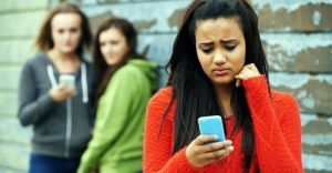 الخجل عند المراهقات متى يكون مرضي ويحتاج لعلاج؟