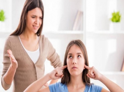 ابنتي متمردة على أوامري كأم