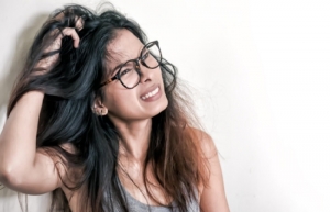 أسباب حكة الشعر