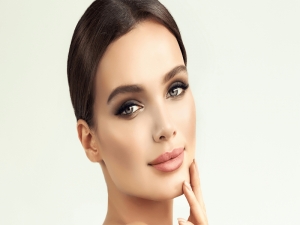 مكياج ناعم خفيف أكثر تميزاً لإطلالة 2021