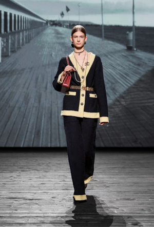 مجموعة Chanel لشتاء 2024-2025  البدايات الثورية للتويد