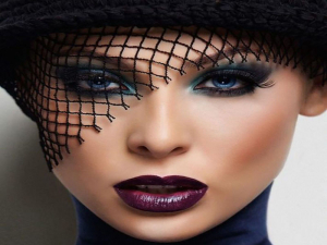 أحمر شفاه عنابي لشتاء 2023