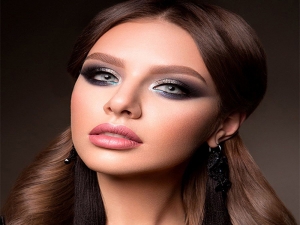 تعرفي على ألوان العدسات اللاصقة للبشرة السمراء