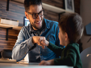 طرق اظهار حبك لطفلك