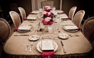 كيف تقومين بترتيب طاولة الطعام