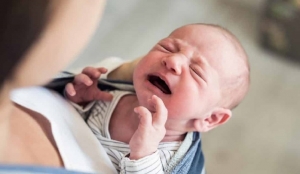 أسباب بكاء طفي المولود حديثاً