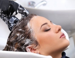 لجمال شعرك.. لا تغسليه!