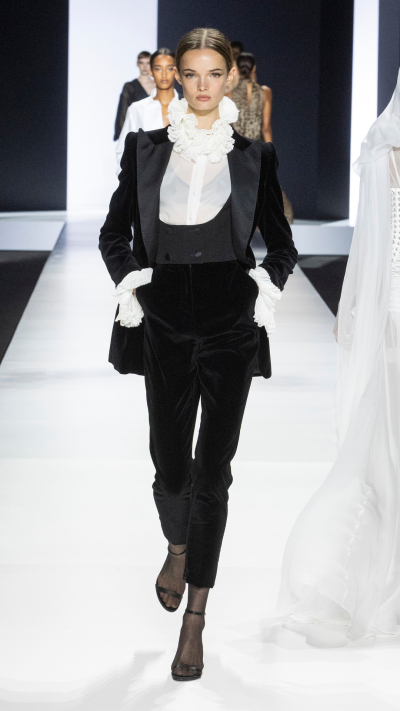 عرض أزياء Dolce &amp; Gabbana جسد جوهر المرأة الواثقة والجذابة